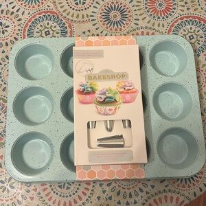 12 piece cake decorating kit, new